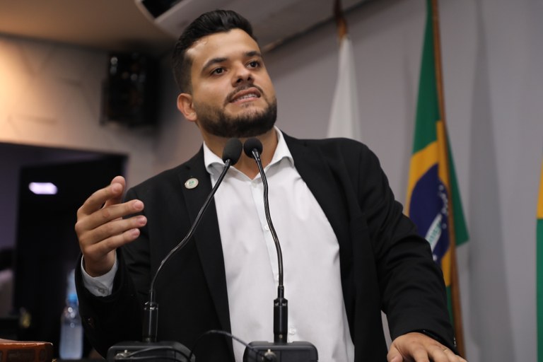Negão do Isau propõe CPI contra vereadora Rosana Pereira